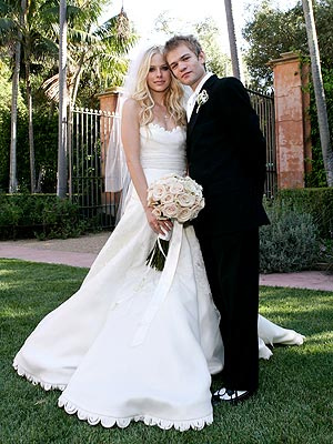 avril lavigne wedding cake. demi moore ghost, Deryck