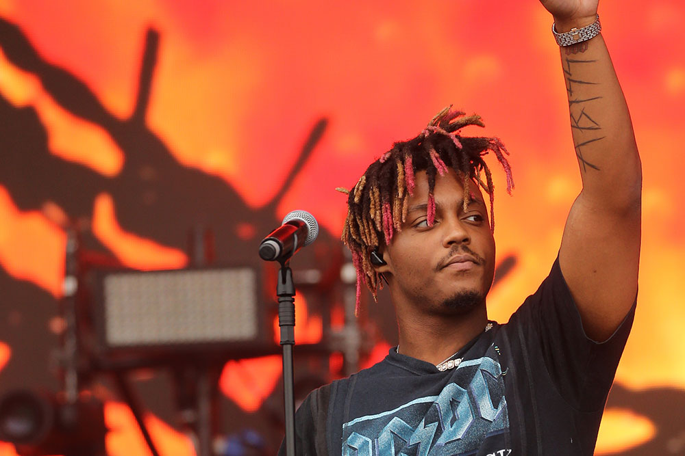 Juice WRLD dies after after suffering cardiac arrest at Chicago Midway